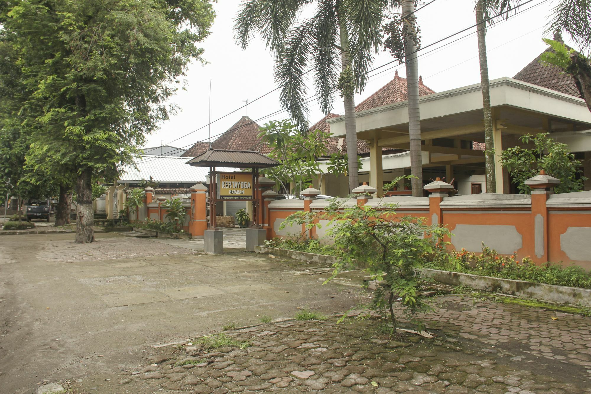 Reddoorz Plus @ Pejanggik Mataram Exterior photo